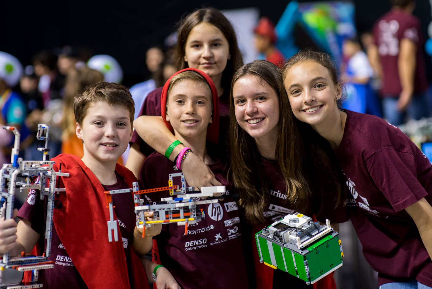 FLL Challenge — tummanpunainen joukkue